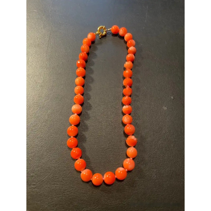 Collar de Coral Naranja con Esferas Uniformes - Joya Marina con Cierre Dorado