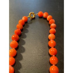 Collar de Coral Naranja con Esferas Uniformes - Joya Marina con Cierre Dorado