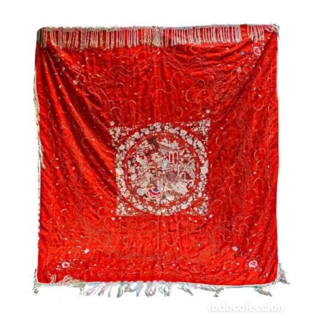 Colcha China de Seda Roja con Bordados - Pieza Textil Siglo XIX