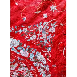 Colcha China de Seda Roja con Bordados - Pieza Textil Siglo XIX