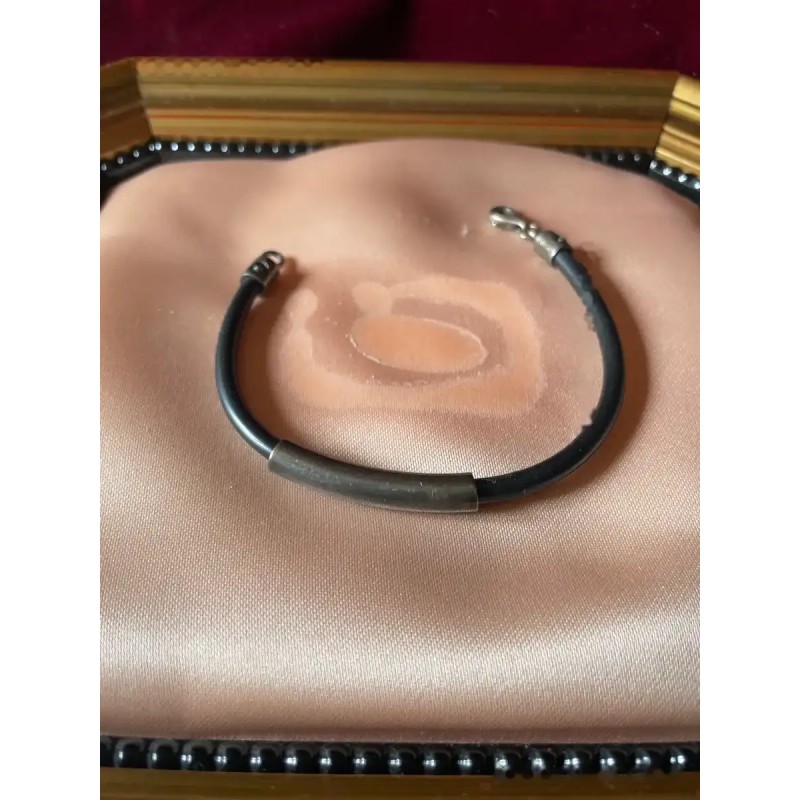 Pulsera Minimalista de Plata y Caucho Negro - Diseño Moderno Unisex
