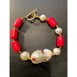 Pulsera Lujosa de Coral Rojo y Perlas Barrocas con Rubíes - Joya Artesanal Exclusiva
