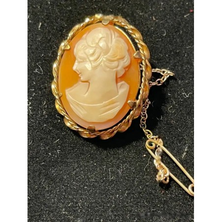 Broche de oro con camafeo tallado a mano de mujer