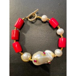 Pulsera Lujosa de Coral Rojo y Perlas Barrocas con Rubíes - Joya Artesanal Exclusiva