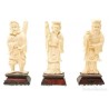 Tres Figuras Orientales en Hueso Tallado - Dignatarios Chinos con Peanas Lacadas