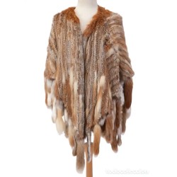 Poncho de Lujo Escada en Pieles Naturales - Conejo, Zorro y Mapache en Tonos Camel