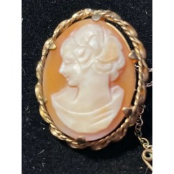 Broche de oro con camafeo tallado a mano de mujer