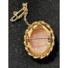 Broche de oro con camafeo tallado a mano de mujer