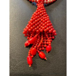 Collar Artesanal de Coral Rojo con Detalles Blancos - Diseño Cascada Tejido a Mano