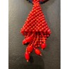 Collar Artesanal de Coral Rojo con Detalles Blancos - Diseño Cascada Tejido a Mano