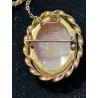 Broche de oro con camafeo tallado a mano de mujer