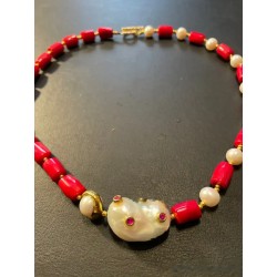 Collar de Coral Rojo y Perlas con Colgante de Nácar - Motivo Cisne con Rubíes