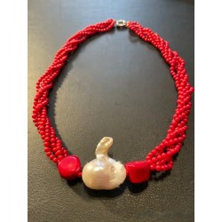 Collar Trenzado de Coral Rojo con Perla Barroca Central - Diseño Exclusivo Artesanal