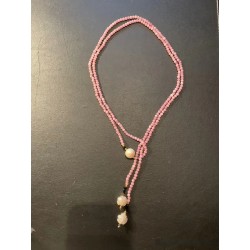 Collar Lariat de Cuarzo Rosa y Perlas - Gargantilla Estilo Corbata con Detalles Dorados