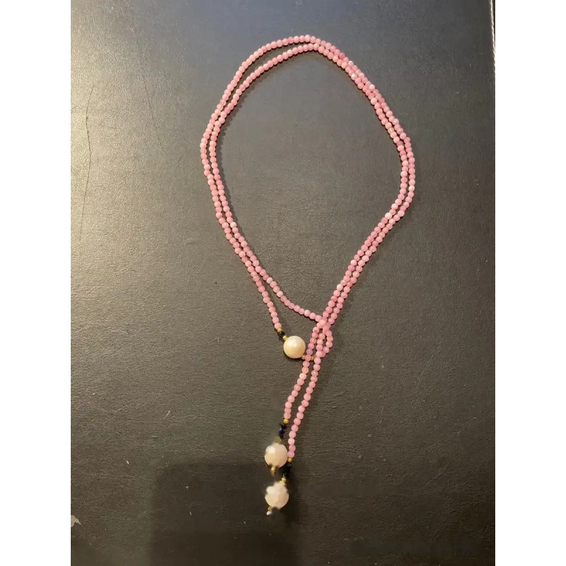 Collar Lariat de Cuarzo Rosa y Perlas - Gargantilla Estilo Corbata con Detalles Dorados