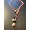 Collar Lariat de Cuarzo Rosa y Perlas - Gargantilla Estilo Corbata con Detalles Dorados