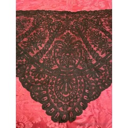Mantilla Antigua de Encaje Negro de Tres Picos - Cambray para Ceremonia Española