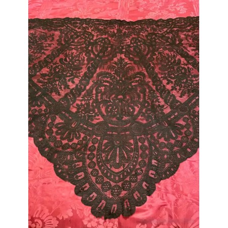 Mantilla Antigua de Encaje Negro de Tres Picos - Cambray para Ceremonia Española