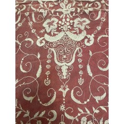 Encaje Antiguo de Cadeneta sobre Tul Burgundy - Bordado Floral Artesanal