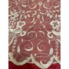 Encaje Antiguo de Cadeneta sobre Tul Burgundy - Bordado Floral Artesanal