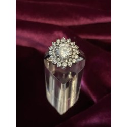 Anillo de Plata con Flor de Circonitas - Joya Elegante con Brillantes Engastados