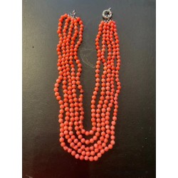 Collar Multicapa de Coral Natural - Elegancia en 5 Vueltas de Color Coral Intenso