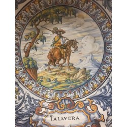Plato Decorativo de Cerámica de Talavera - Escena Ecuestre Renacentista en Ceramica Policroma
