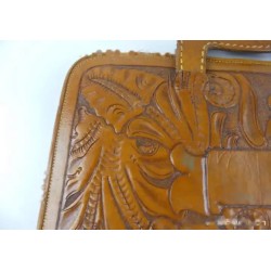 Cartera Vintage de Cuero Repujado - Diseño Artesanal con Motivos Florales