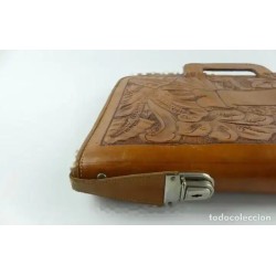 Cartera Vintage de Cuero Repujado - Diseño Artesanal con Motivos Florales