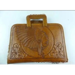 Cartera Vintage de Cuero Repujado - Diseño Artesanal con Motivos Florales