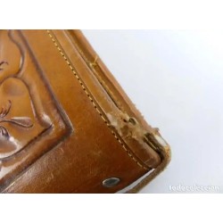 Cartera Vintage de Cuero Repujado - Diseño Artesanal con Motivos Florales