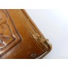 Cartera Vintage de Cuero Repujado - Diseño Artesanal con Motivos Florales