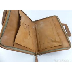 Cartera Vintage de Cuero Repujado - Diseño Artesanal con Motivos Florales