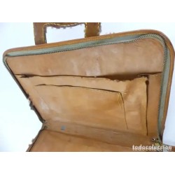 Cartera Vintage de Cuero Repujado - Diseño Artesanal con Motivos Florales