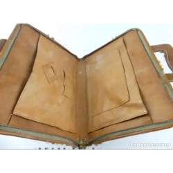 Cartera Vintage de Cuero Repujado - Diseño Artesanal con Motivos Florales