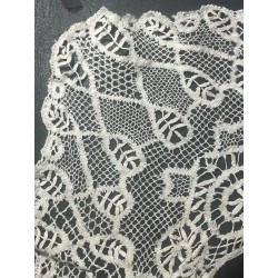 Cuello de Encaje de Bolillos Antiguo - Pieza Artesanal Decorativa 33x33 cm