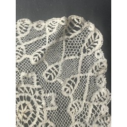 Cuello de Encaje de Bolillos Antiguo - Pieza Artesanal Decorativa 33x33 cm