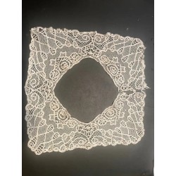 Cuello de Encaje de Bolillos Antiguo - Pieza Artesanal Decorativa 33x33 cm