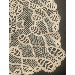 Cuello de Encaje de Bolillos Antiguo - Pieza Artesanal Decorativa 33x33 cm