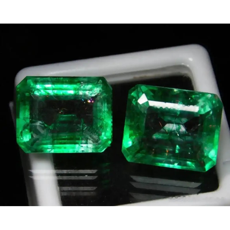 Pareja de Esmeraldas Naturales 17,80 CT - Gemas Talla Esmeralda Colombianas
