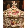 Elegante Bombonera de Porcelana con Detalles Florales y Dorados