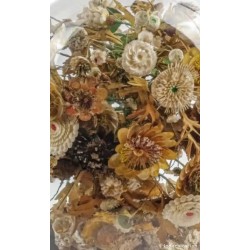 Campana de Cristal Vintage con Composición Floral de Conchas - Arte Decorativo