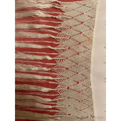 Mantón Antiguo con Flecos de Seda y Enrejado Geométrico - Textil Artesanal