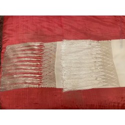 Mantón Antiguo con Flecos de Seda y Enrejado Geométrico - Textil Artesanal