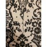 Mantón Antiguo con Flecos de Seda y Enrejado Geométrico - Textil Artesanal