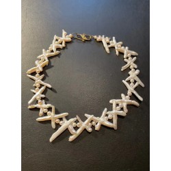 Collar Artesanal de Perlas Cultivadas - Diseño Cruzado Elegante