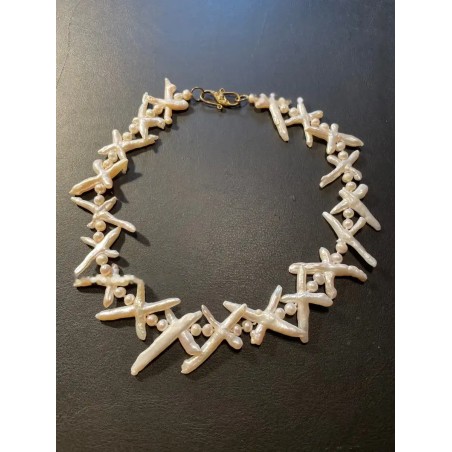 Collar Artesanal de Perlas Cultivadas - Diseño Cruzado Elegante
