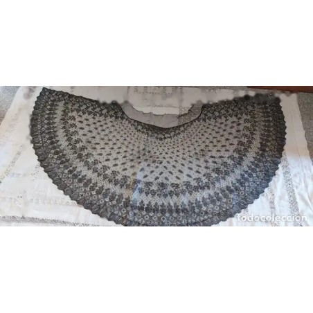 Mantilla Vintage Española - Pieza de Encaje Artesanal en Cambray