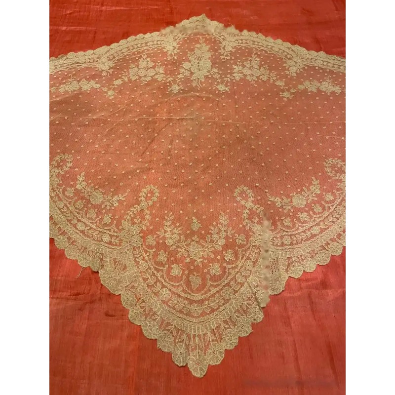 Mantilla Tradicional Española de Encaje - Pieza de Alta Costura Vintage Mantilla Tradicional Española de Encaje - Pieza de Alta Costura Vintage