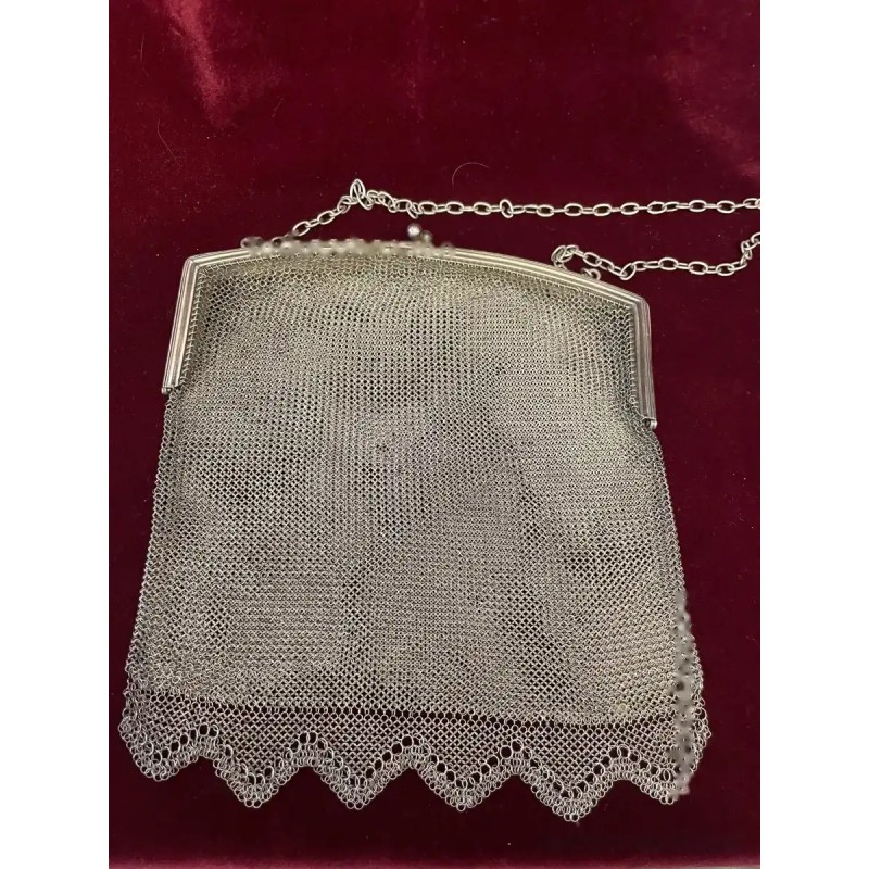 Elegante Bolso de Malla de Plata - Pieza de Orfebrería del Siglo XIX Elegante Bolso de Malla de Plata - Pieza de Orfebrería del Siglo XIX